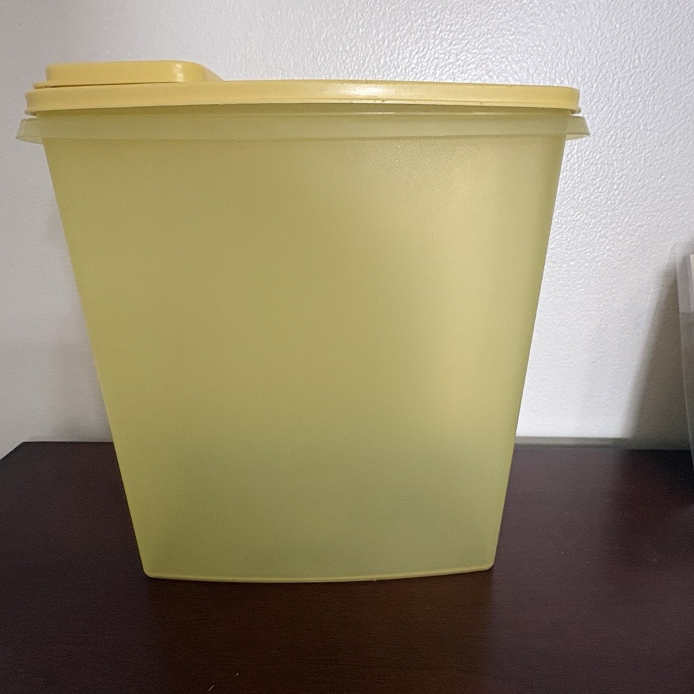 tupperware vintage Yellow Cereal Keeper